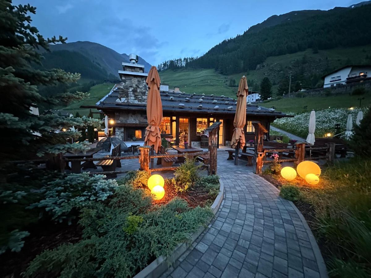 Hotel & Chalets Edelweiss Madonna  외부 사진